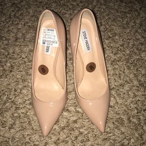 Pre owned Steve Madden nude pumps